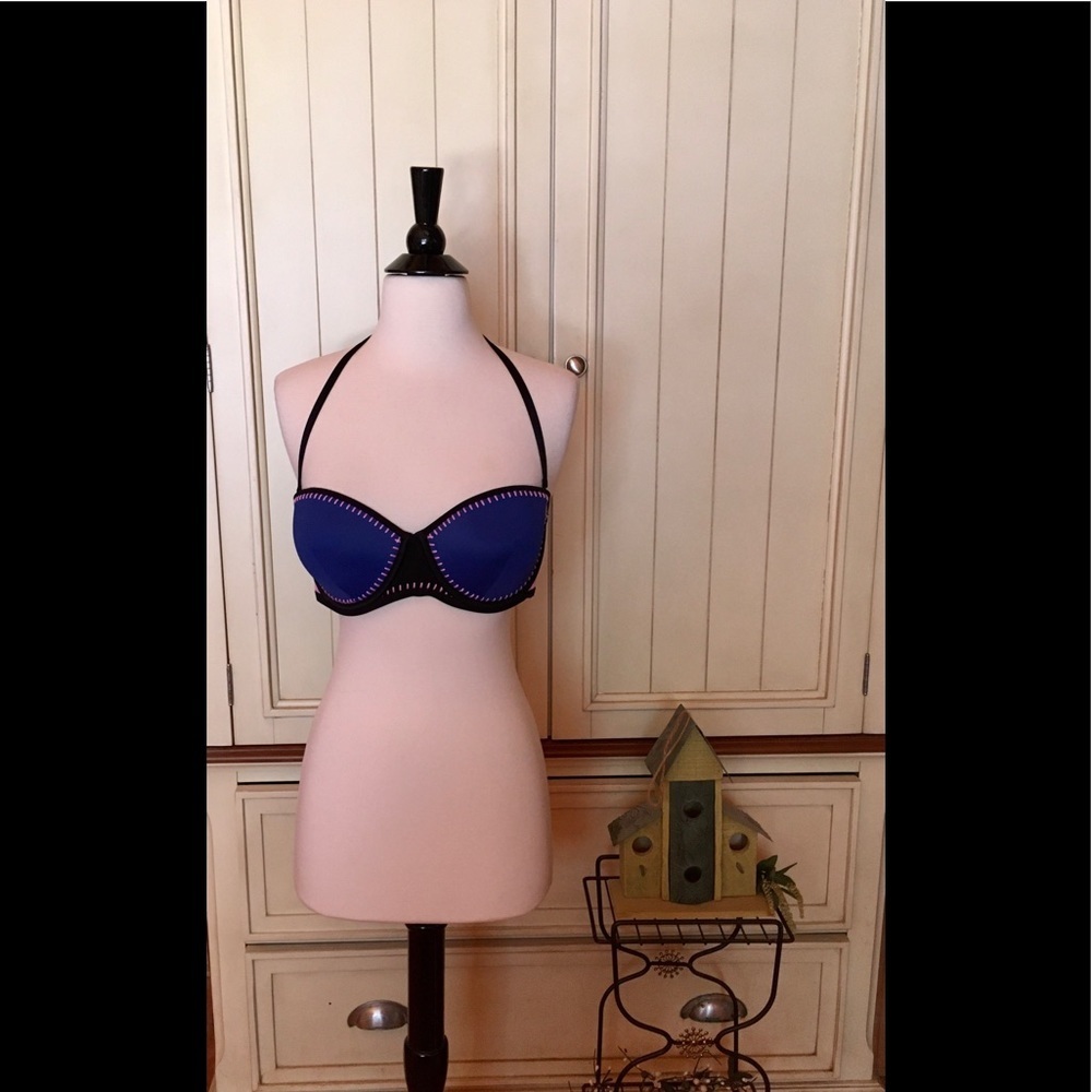 🌴Victoria’s Secret swim top🌴